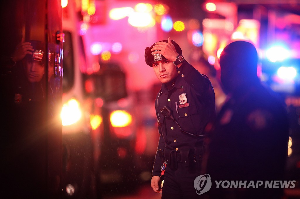 US-SHOOTOUT-AND-STANDOFF-WITH-TWO-GUNMAN-IN-JERSEY-CITY-LEAVES-M