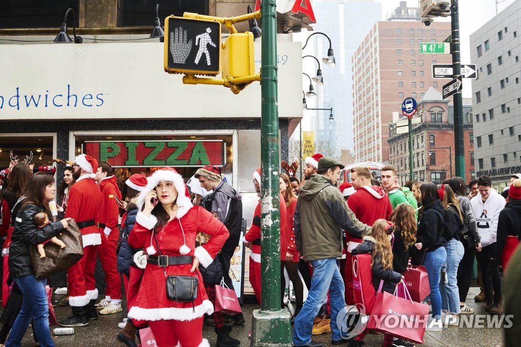 US-ANNUAL-SANTACON-BAR-CRAWL-TAKES-PLACE-IN-NEW-YORK-CITY
