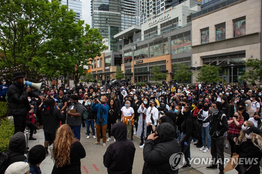 US-PROTESTORS-IN-SEATTLE-RALLY-AGAINST-POLICE-BRUTALITY-IN-DEATH