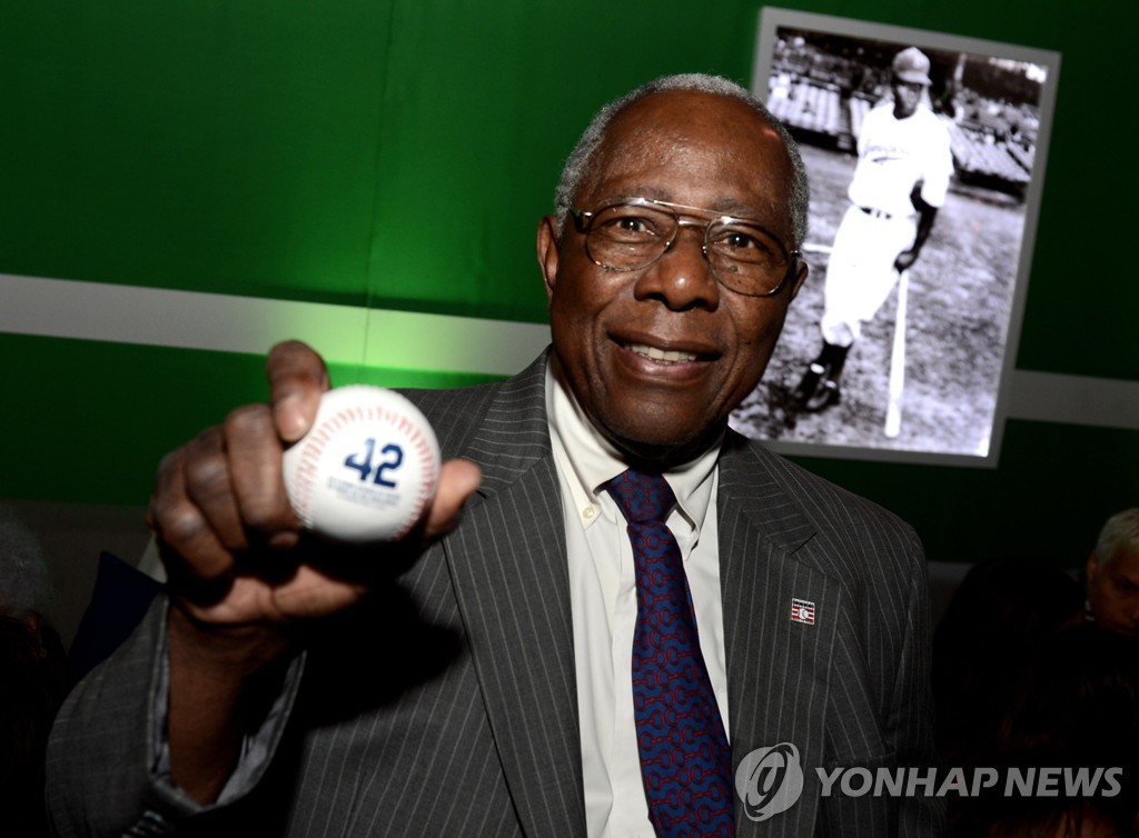 FILES-BASEBALL-MLB-BBO-USA-AARON