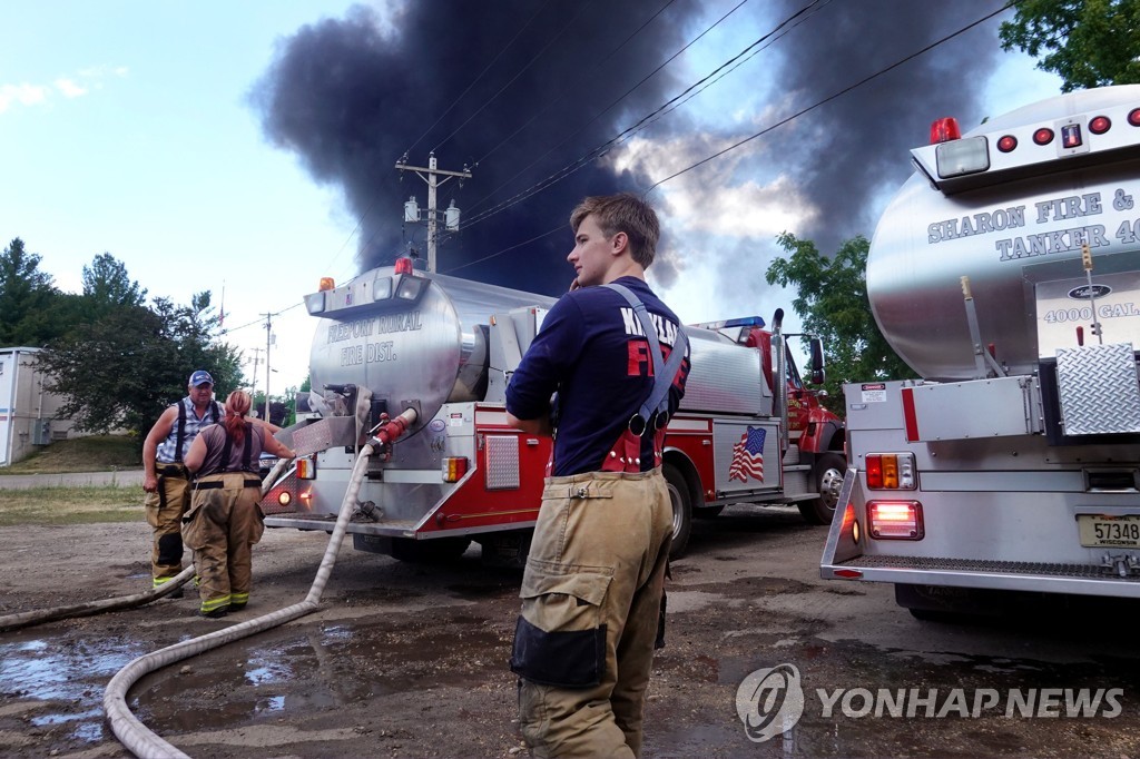 US-EXPLOSION-AT-ROCKTON-CHEMTOOL-PLANT-CAUSES-MASSIVE-CHEMICAL-F