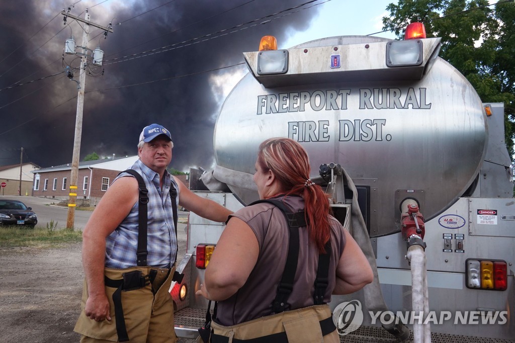 US-EXPLOSION-AT-ROCKTON-CHEMTOOL-PLANT-CAUSES-MASSIVE-CHEMICAL-F