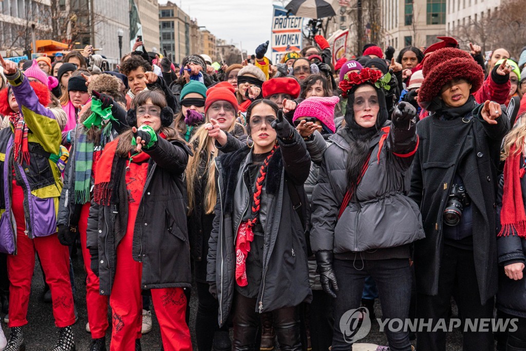 WOMEN'S MARCH