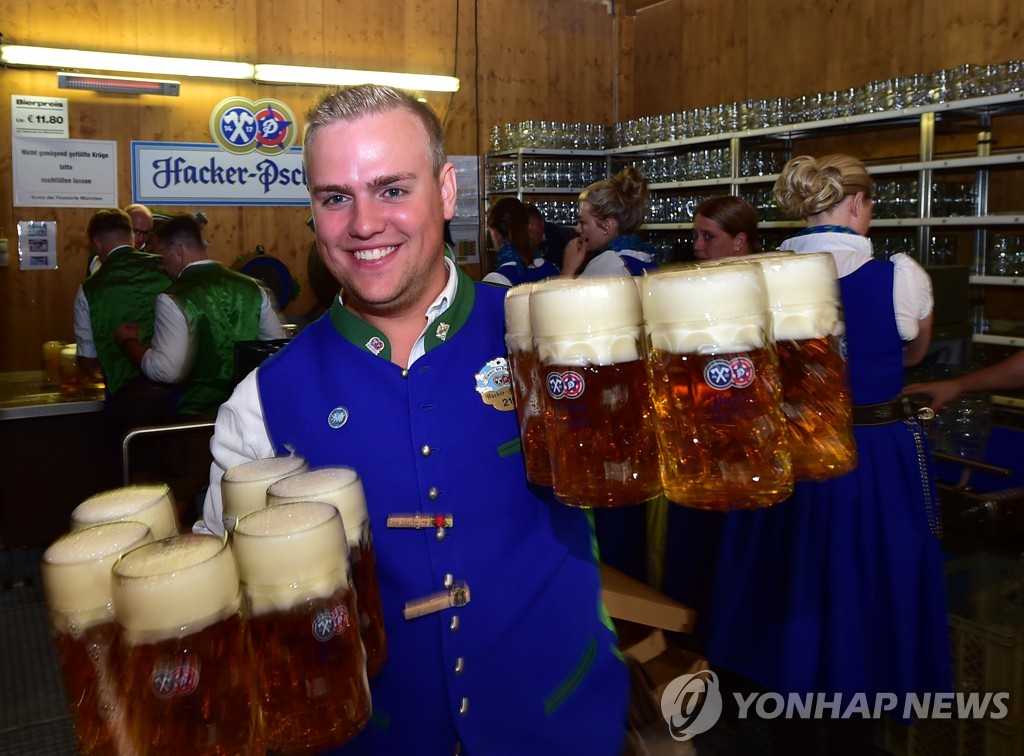 GERMANY-MUNICH-OKTOBERFEST-OPENING