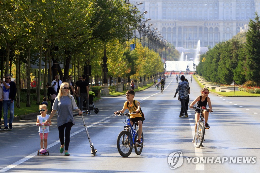 ROMANIA-BUCHAREST-CAR-FREE DAY