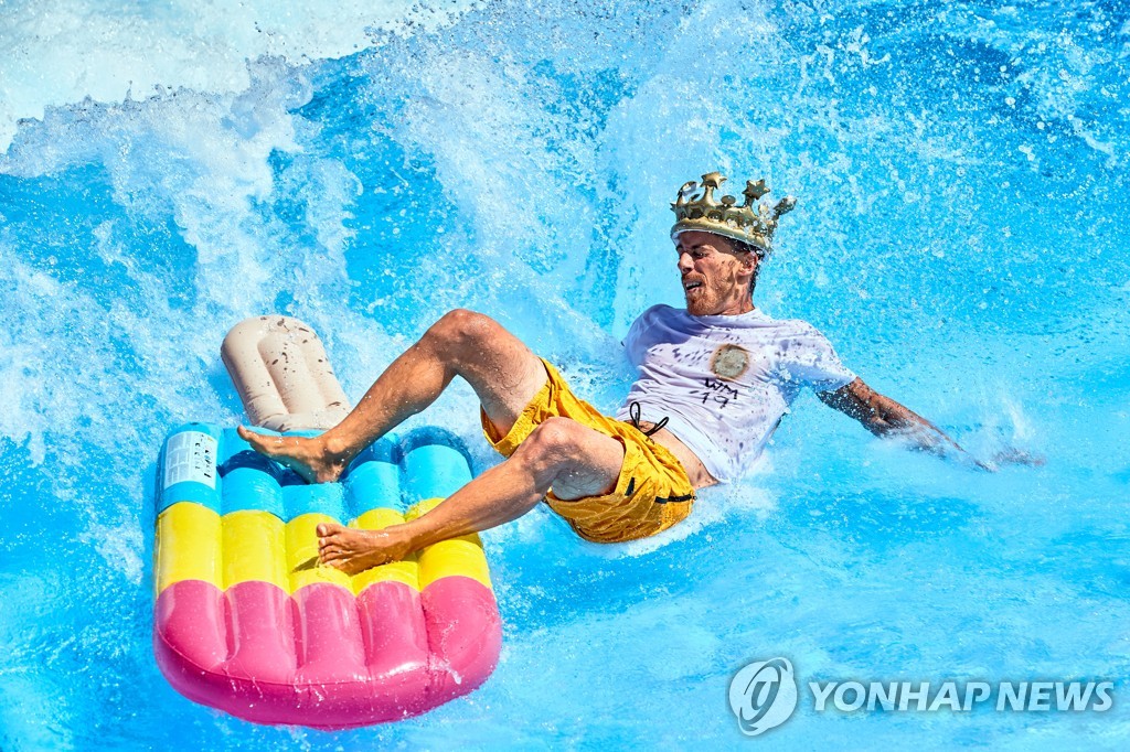 AUSTRIA-VIENNA-AIR MATTRESS-SURFING