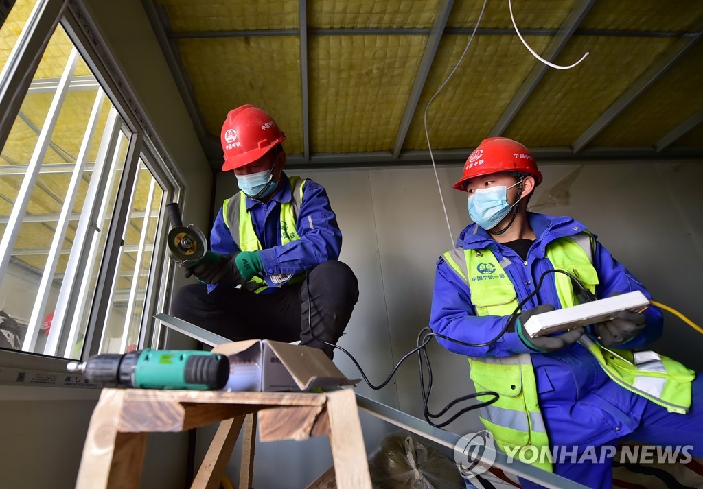 CHINA-HEBEI-SHIJIAZHUANG-COVID-19-CONSTRUCTION-FATHER-SON(CN)