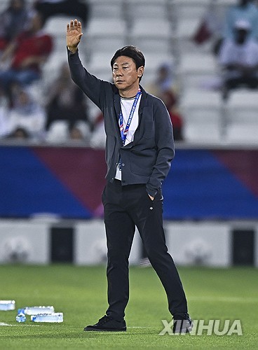인도네시아 U-23 대표팀을 지휘하는 신태용 감독