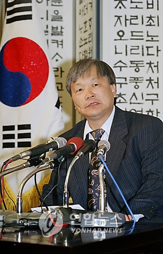 1992년 한국에 도착한 오길남씨(서울=연합뉴스, 자료사진)