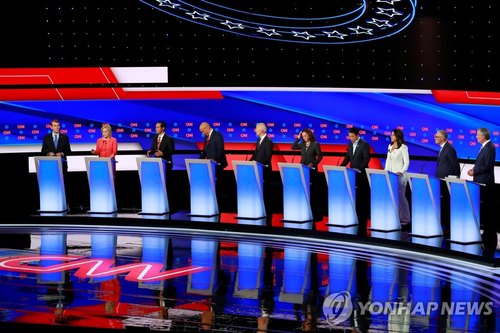 TV토론에 출연한 미국 민주당 대선 경선후보