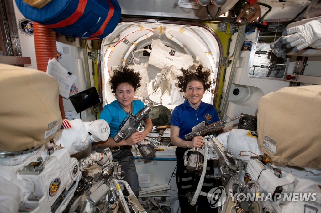 SPACE-EXPLORATION/SPACEWALK