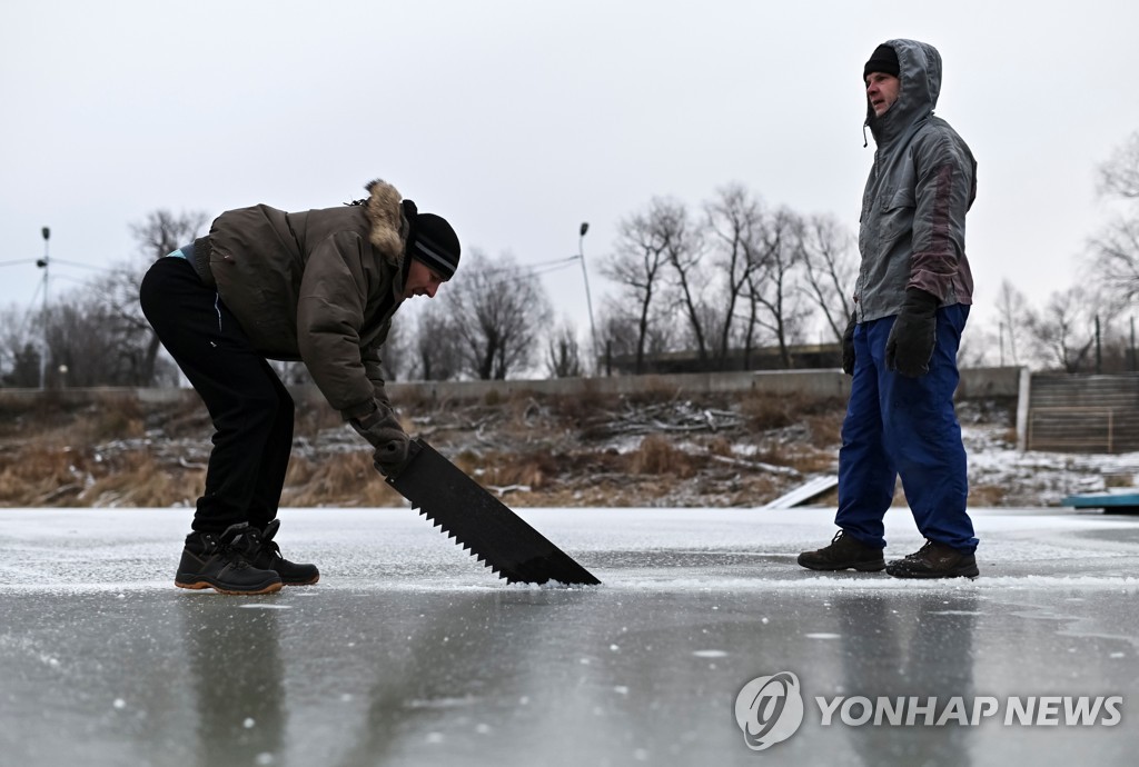 RUSSIA-ICE SWIMMING/
