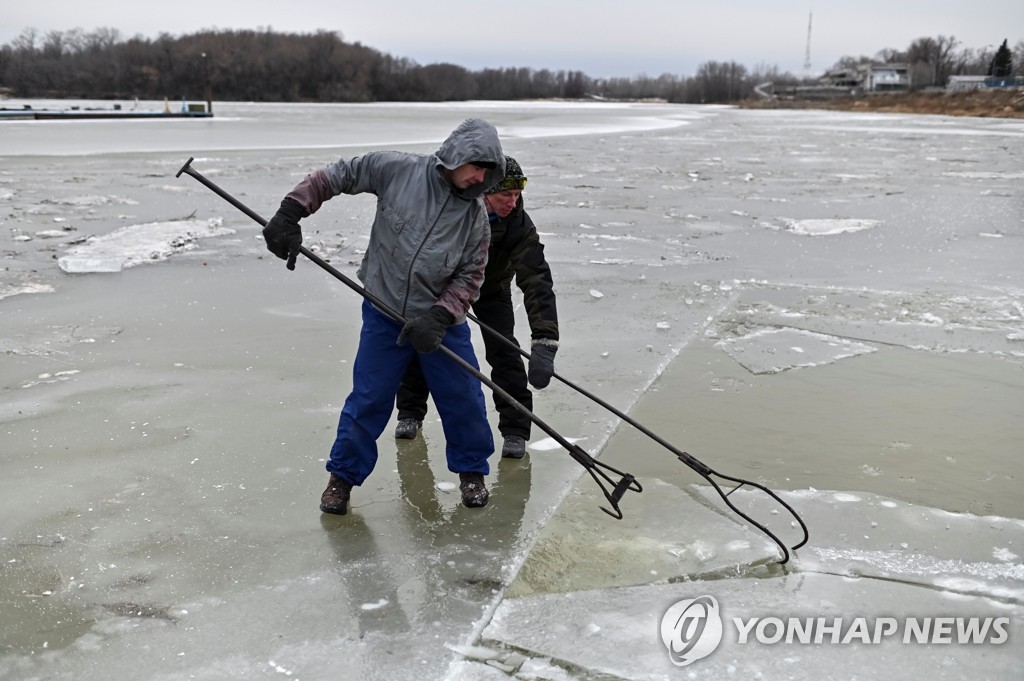 RUSSIA-ICE SWIMMING/