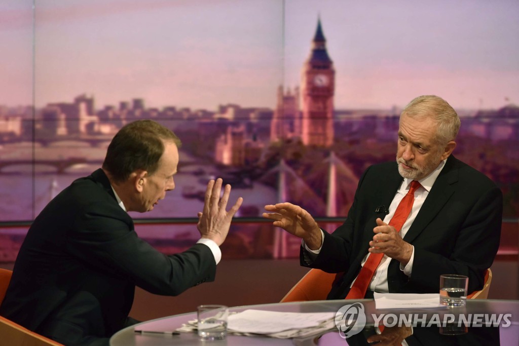 BBC 방송에 출연한 제러미 코빈(오른쪽) 영국 노동당 대표 [로이터=연합뉴스]