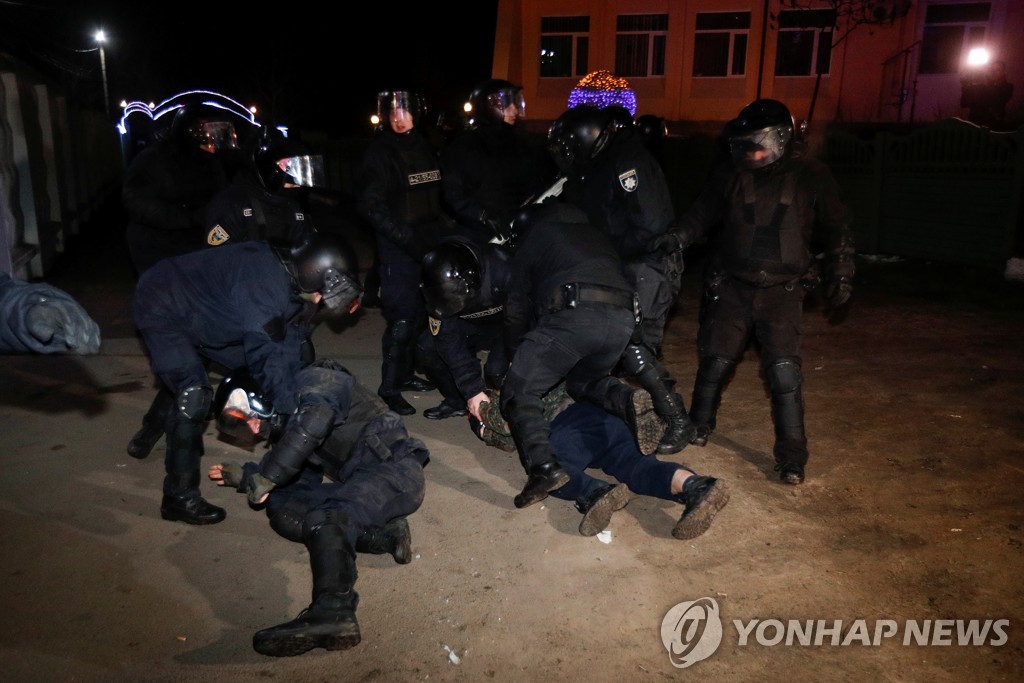 CHINA-HEALTH/UKRAINE-PROTESTS