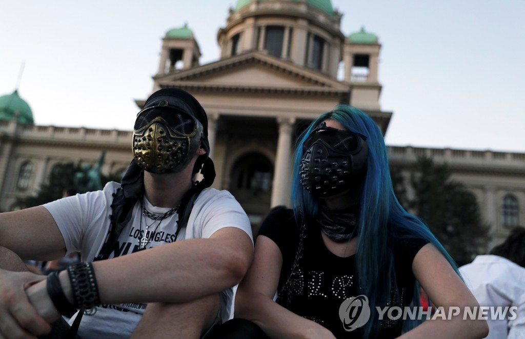 HEALTH-CORONAVIRUS/SERBIA-PROTESTS