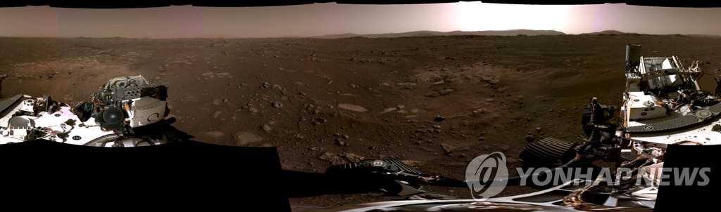 퍼서비어런스가 촬영한 화성 대지의 파노라마 이미지