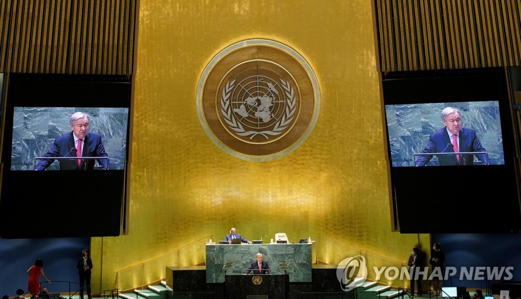 76차 유엔 총회 일반토의 첫날 발언하는 안토니우 구테흐스 사무총장
