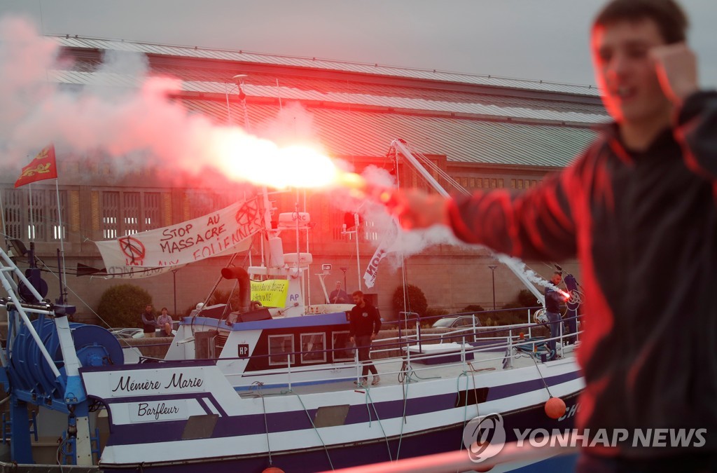 FRANCE-WINDFARM/PROTEST