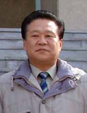 북한 김정일 북방위원장이 지난달 28일 후계자인 셋째 아들 김정은과 함께 대장 칭호를 올려 준 최룡해.