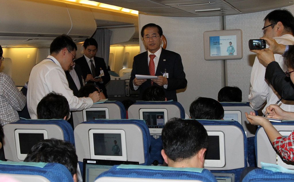 이 대통령 탄 전용기 기체이상으로 회항