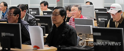 중·노년층 인터넷 이용률 증가…50대 5년새 49→80% - 1