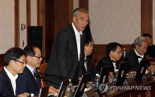 인사하는 문화체육관광부 장관