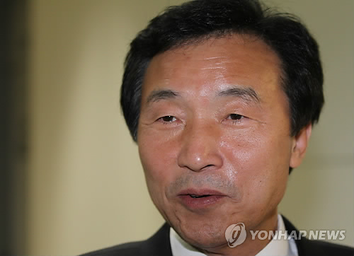 민주당 손학규 대표가 지난 4일 국회 의원회관을 나서고 있다. (자료사진)