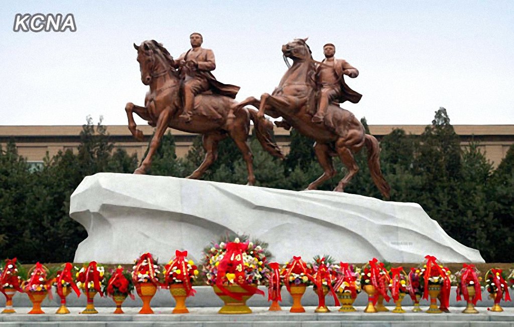 김정일 동상 제막식