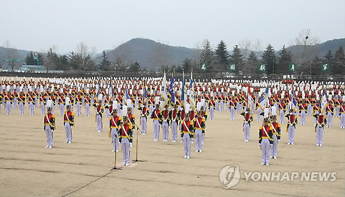 남자 생도만 받아들였던 육군 3사관학교가 여자 생도를 뽑는다. 국방부는 오는 2014년부터 육군 3사관학교가 여자 생도를 모집하기로 했다고 13일 밝혔다.(자료사진)