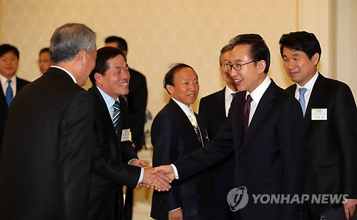 이 대통령, 교육관계자들과 오찬