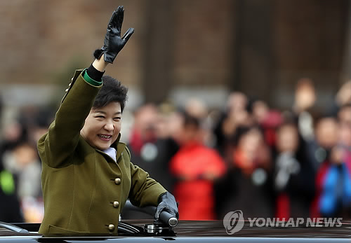 <박근혜정부 출범> 박근혜 대통령 '희망을 향한 손짓'