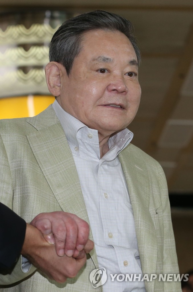 サムスン電子の李会長が帰国