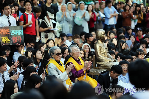 한글날 수요집회 인파