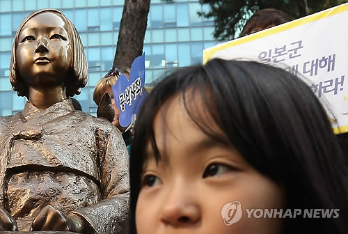 서울 일본대사관 앞 일본군 위안부 소녀상 <<연합뉴스DB>>