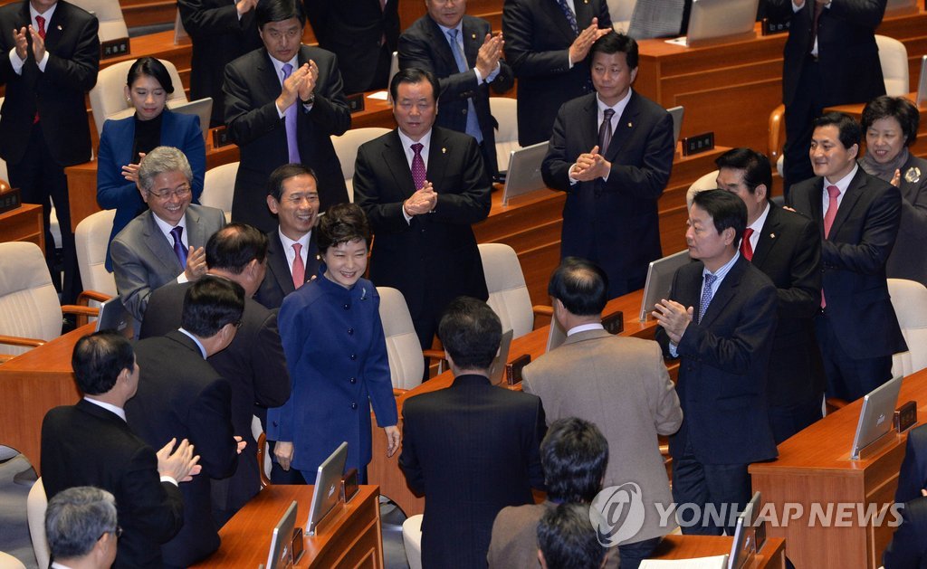 시정연설 입장하는 박근혜 대통령