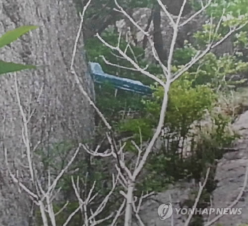 청계산 부서진 문짝 무인기로 오인