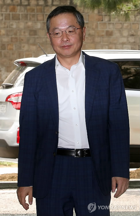 출근하는 안대희 국무총리 후보자