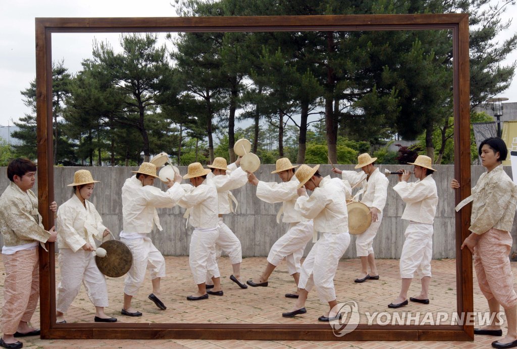 박수근 화백 탄생 100주년 기념 퍼포먼스