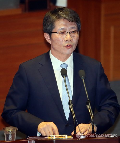 류길재 통일부 장관은 24일 "우리에게 어떤 기회가 온다면 주저하지 말고 그 뒤에 설령 지옥이 있다고 하더라도 무조건 해야 하는 것이 통일"이라고 말했다. (연합뉴스 DB)