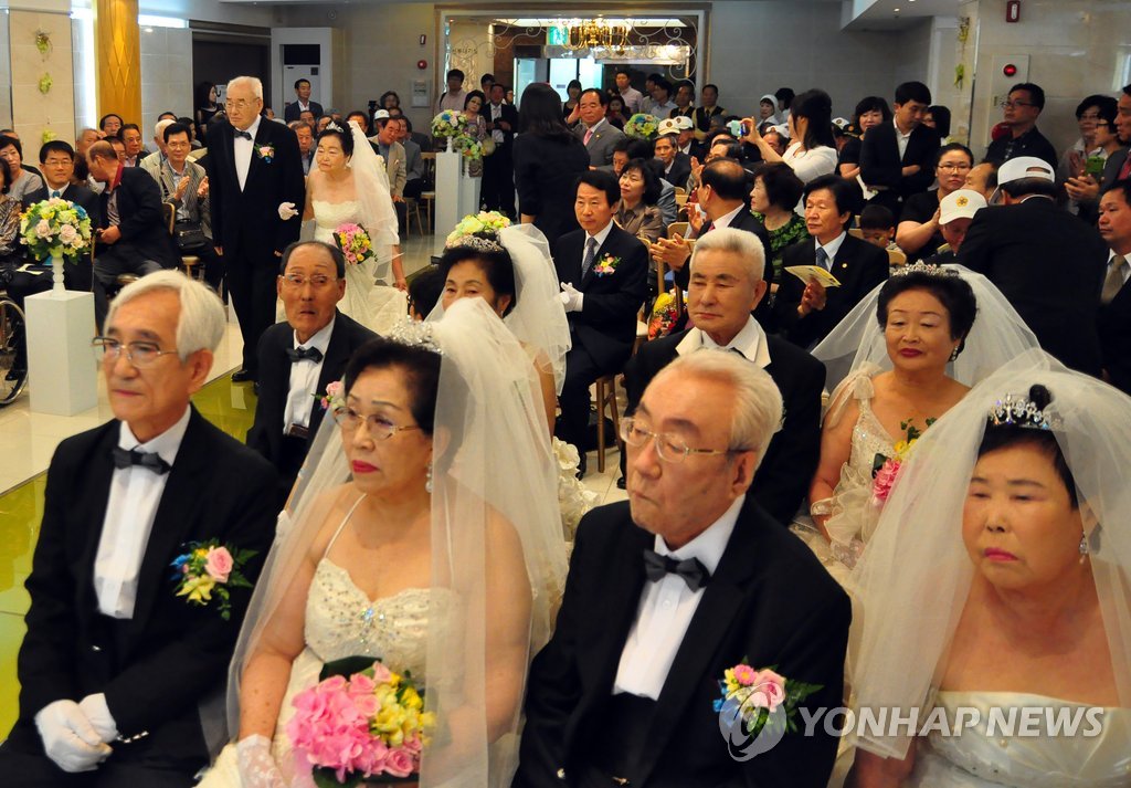 6·25 참전용사들의 합동 '웨딩 마치'