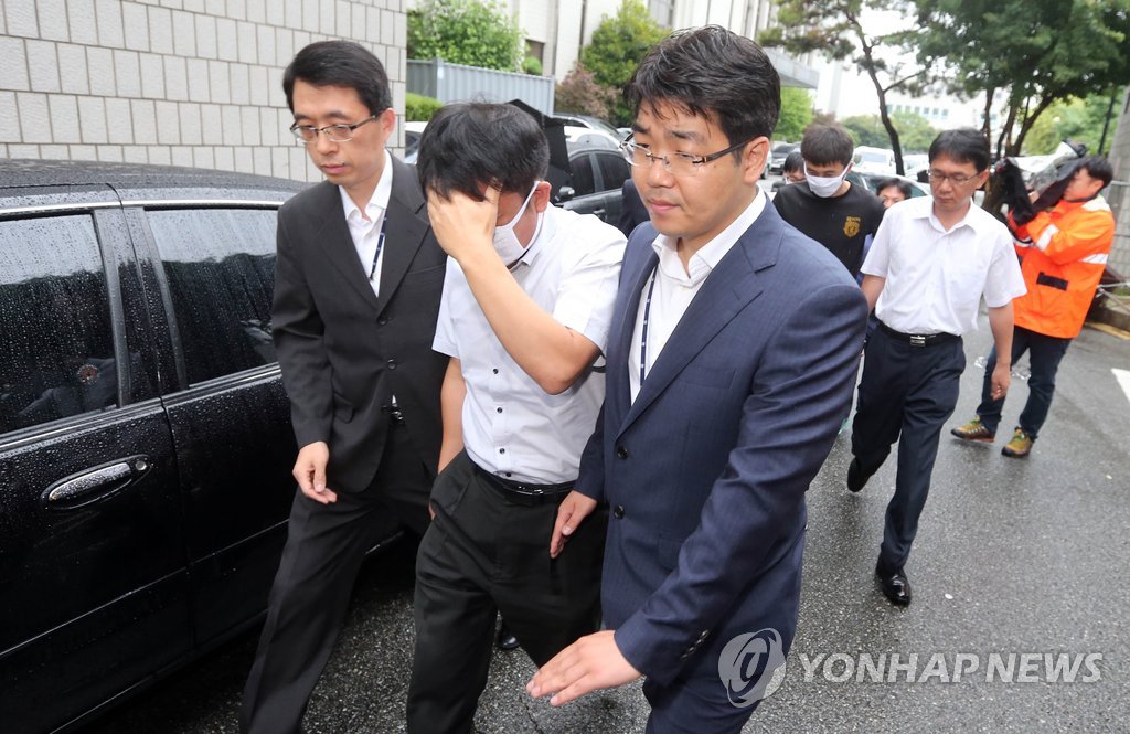 고개 숙인 해경