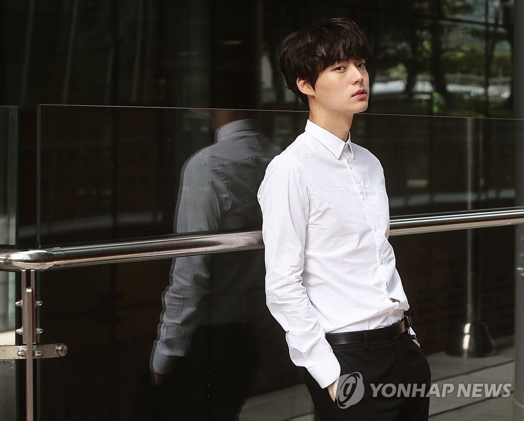 배우 안재현