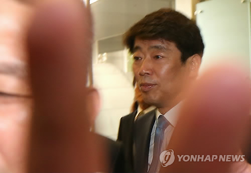 법정 향하는 신계륜 의원