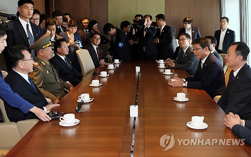 북 고위대표단, 류길재 통일장관과 환담