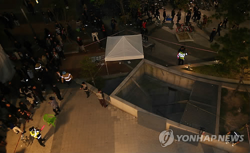 판교 환풍구 덮개 붕괴사고 현장