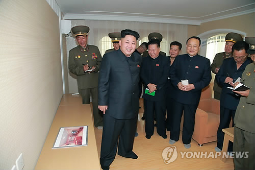 북 김정은, 김책공업종합대학 교육자아파트 시찰