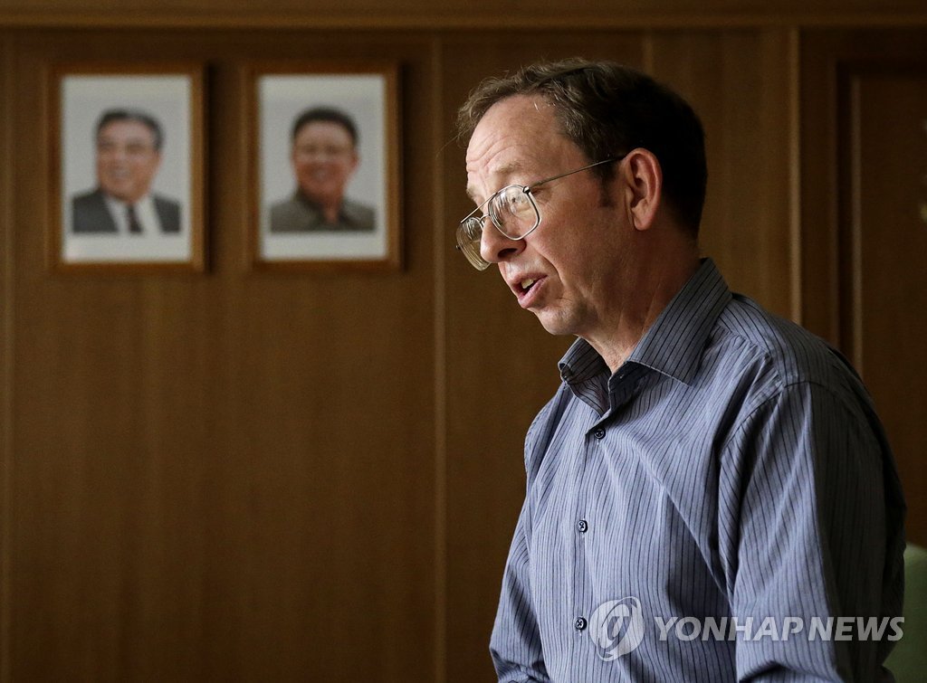 북한에 억류돼 있던 미국인 제프리 에드워드 파울(56)씨가 6개월 만에 석방됐다. 파울이 지난 9월 1일 평양에서 AP기자와 인터뷰하고 있는 모습. (AP=연합뉴스 자료사진)