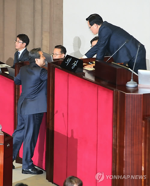 악수하는 김무성 정의화