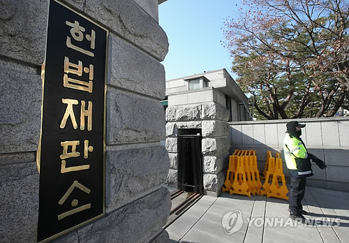 헌재 "성범죄자 화학적 거세는 합헌…자신 위한 치료" - 1